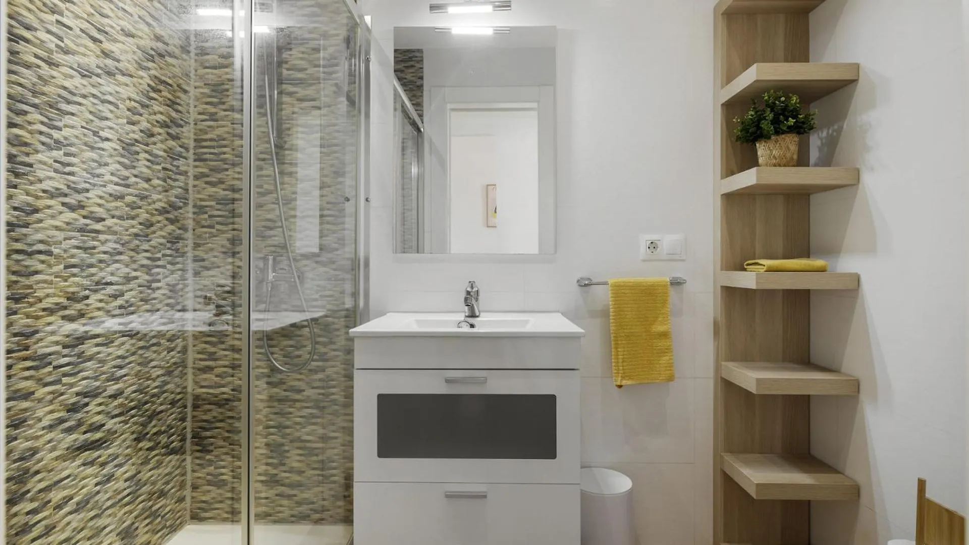 Carvajal Beach Holiday Apartment ベナルマデナ 0*,  スペイン
